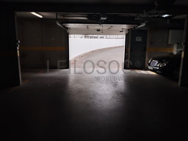 Proporção de 1/78 de Estacionamento · Ameixoeira, Lisboa