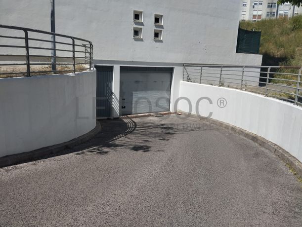 Proporção de 1/78 de Estacionamento · Ameixoeira, Lisboa