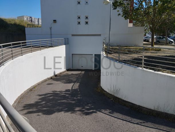 Proporção de 1/78 de Estacionamento · Ameixoeira, Lisboa