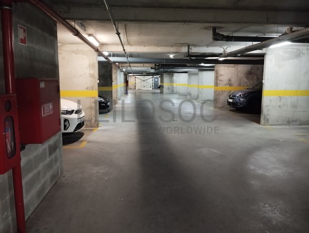 Proporção de 1/78 de Estacionamento · Ameixoeira, Lisboa