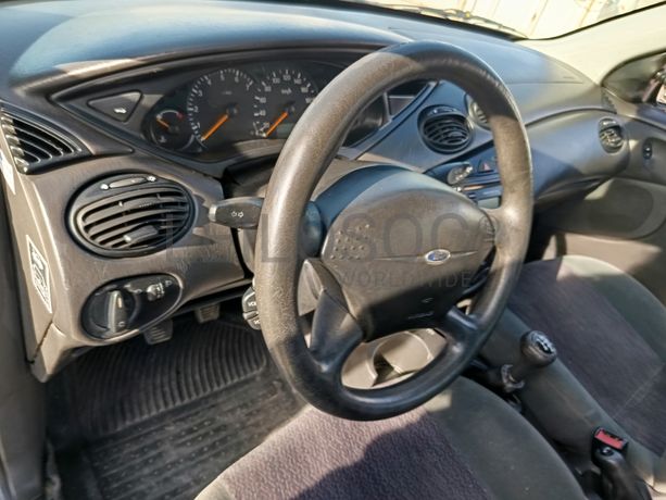 Ford Focus · Ano 2000