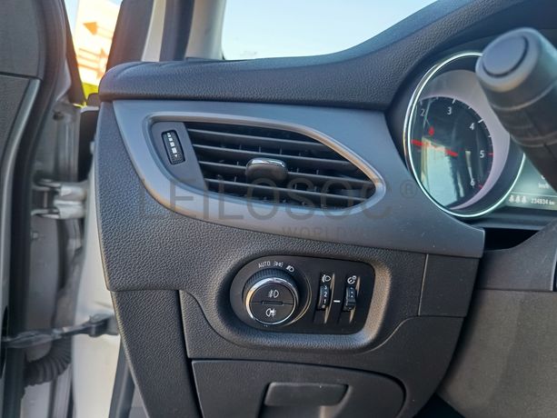 Opel Astra · Ano 2017