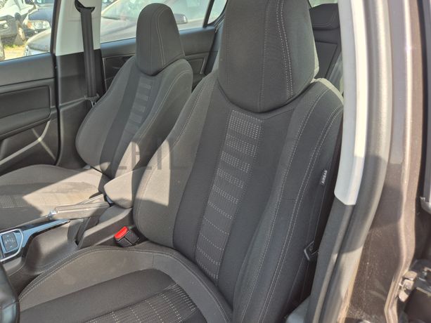 Peugeot 308 · Ano 2016