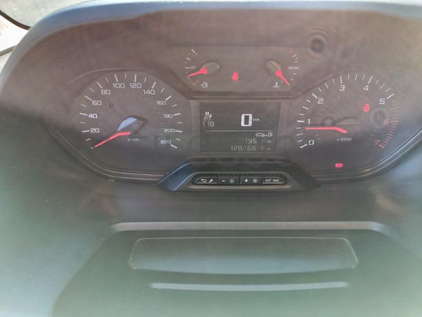 Peugeot Partner · Ano 2020