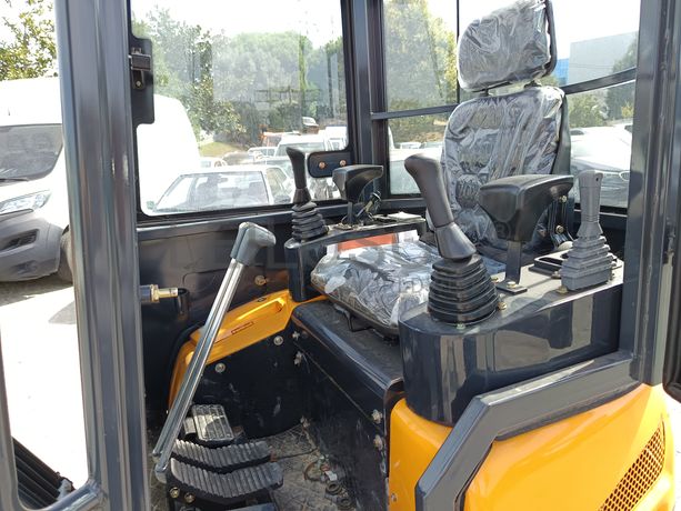 Mini Giratória Infront YFE16 · Ano 2022