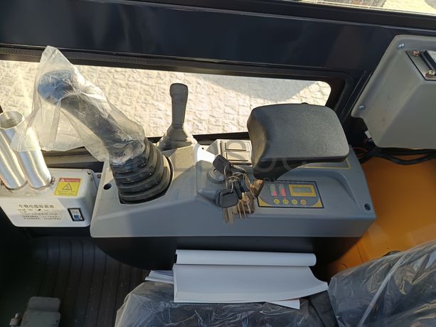 Mini Giratória Infront YFE20 · Ano 2023