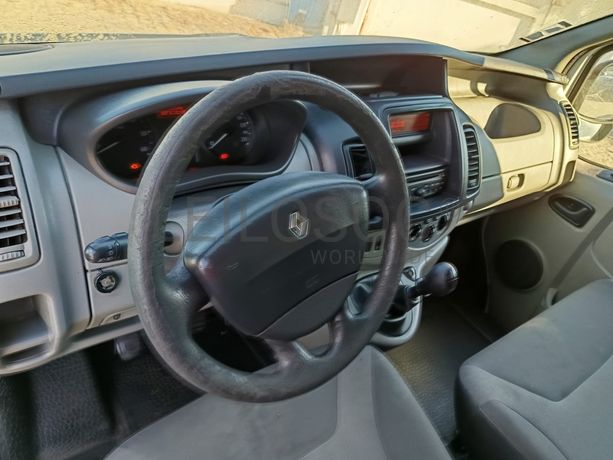 Renault Trafic Caixa 2.0 DCI · Ano 2013