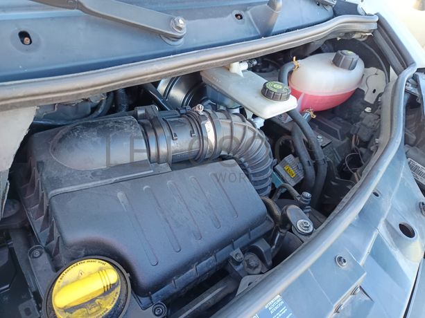 Renault Trafic Caixa 2.0 DCI · Ano 2013