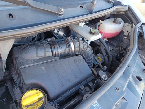 Renault Trafic Caixa 2.0 DCI · Ano 2013