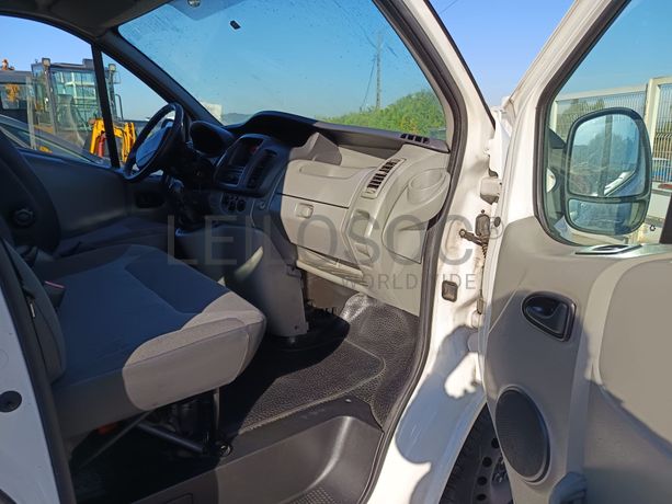 Renault Trafic Caixa 2.0 DCI · Ano 2013