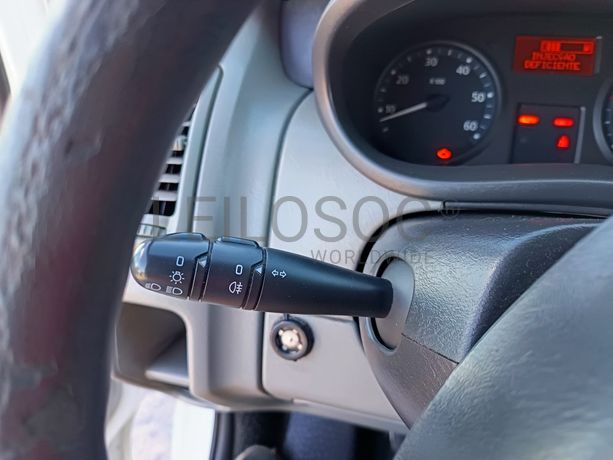 Renault Trafic Caixa 2.0 DCI · Ano 2013