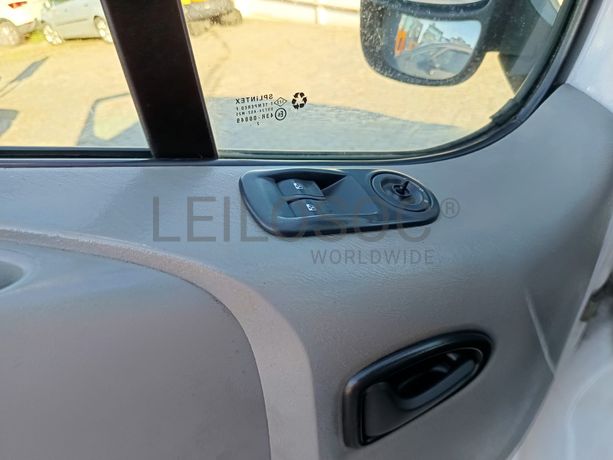 Renault Trafic Caixa 2.0 DCI · Ano 2013