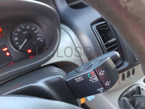 Renault Trafic Caixa 2.0 DCI · Ano 2013