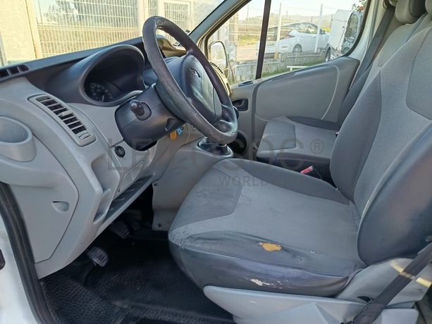 Renault Trafic Caixa 2.0 DCI · Ano 2013
