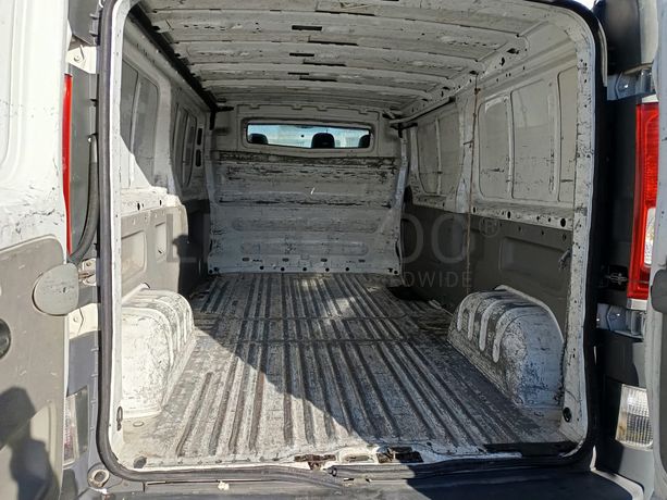 Renault Trafic Caixa 2.0 DCI · Ano 2013