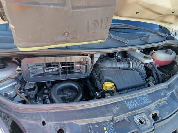 Renault Trafic Caixa 2.0 DCI · Ano 2013