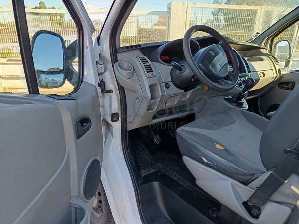 Renault Trafic Caixa 2.0 DCI · Ano 2013