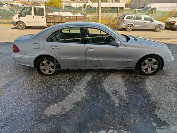 Mercedes-Benz E270 · Ano 2002