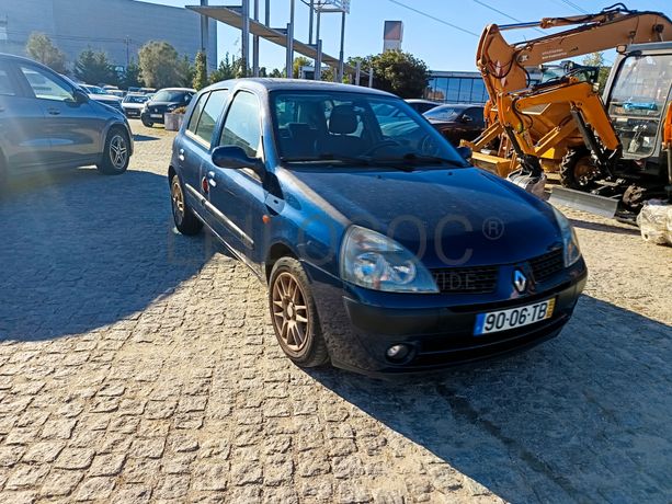 Renault Clio · Ano 2002