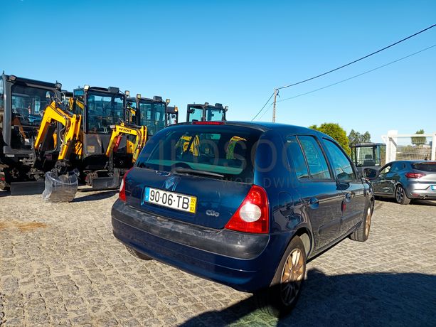 Renault Clio · Ano 2002