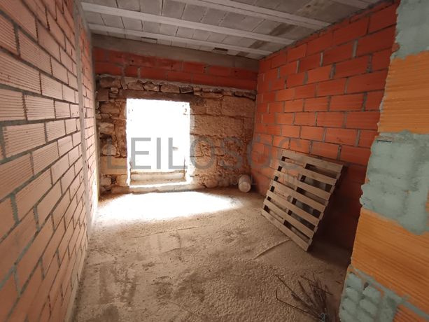 Edifício com 3 Pisos · Tabuaço