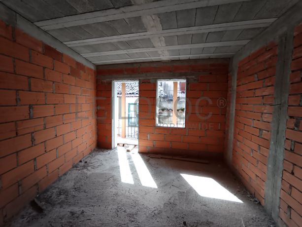 Edifício com 3 Pisos · Tabuaço