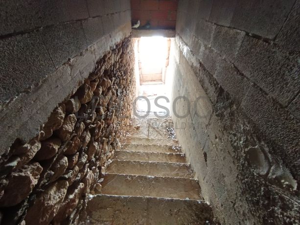 Edifício com 3 Pisos · Tabuaço