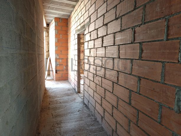 Edifício com 3 Pisos · Tabuaço