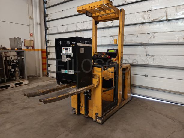 Stacker Yale MO10E Preparador de Encomenda · Elétrico · Ano 2004