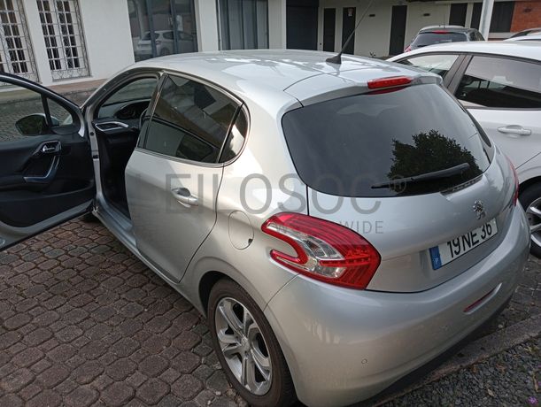 Peugeot 208 · Ano 2012