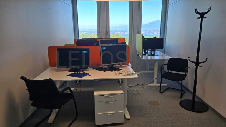 Ensemble de postes de travail avec écrans HP