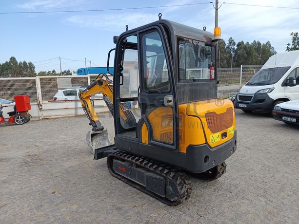 Mini Giratória Infront YFE20 · Ano 2023