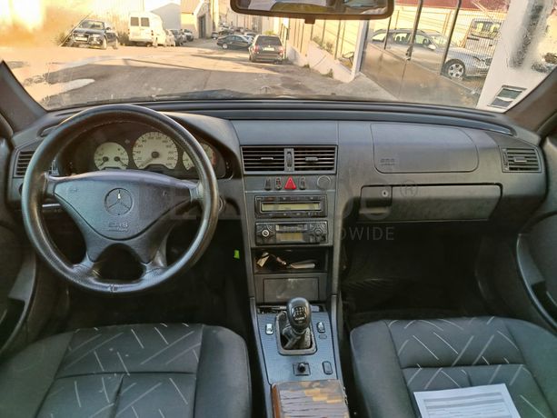 Mercedes-Benz C220 CDI · Ano 2000