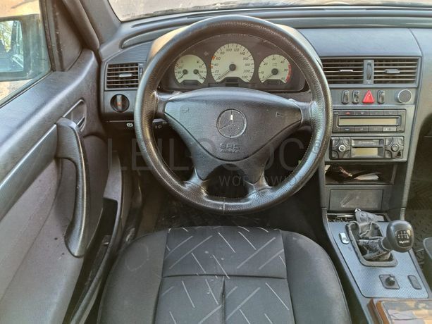 Mercedes-Benz C220 CDI · Ano 2000