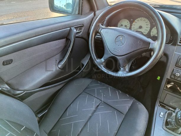 Mercedes-Benz C220 CDI · Ano 2000