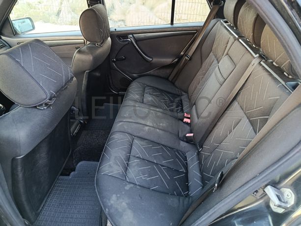 Mercedes-Benz C220 CDI · Ano 2000