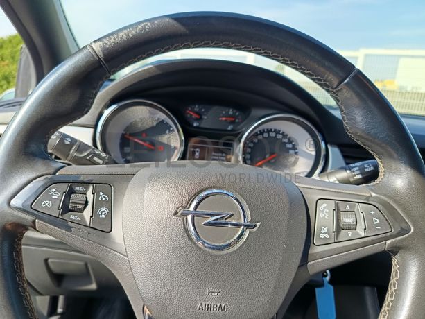 Opel Astra · Ano 2020