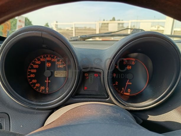 Alfa Romeo 1.9 JTD · Ano 2002