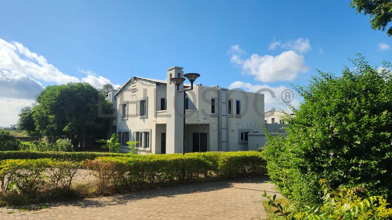 29 Moradias T3 Em Condomínio Fechado – Chingodzi, Tete