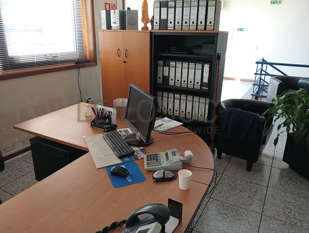 Equipamentos de Escritório, Laboratório, Indústria e Apoio