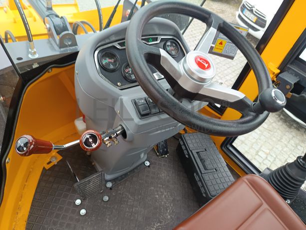 Pá Carregadora Blanche · Ano 2025