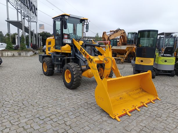 Pá Carregadora Blanche · Ano 2025