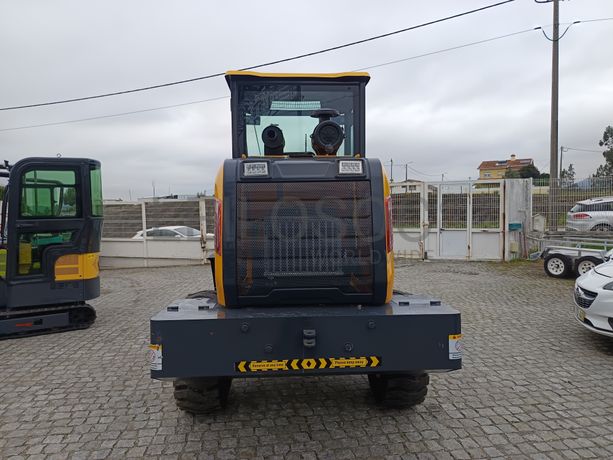 Pá Carregadora Blanche · Ano 2025