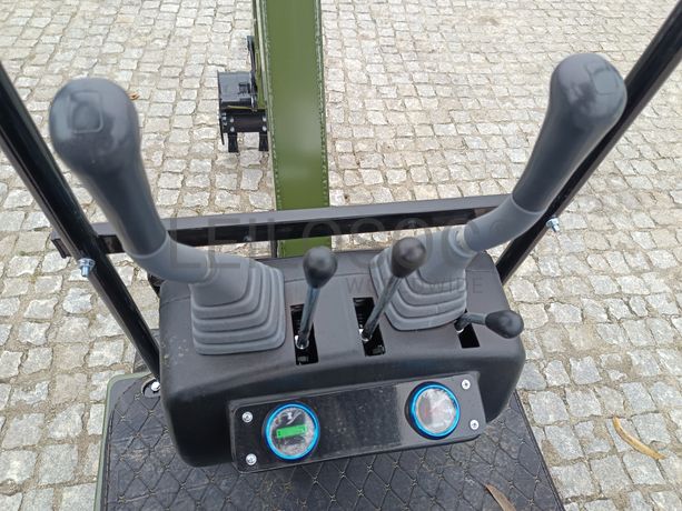 Mini Giratória Colt KV13 · Ano 2025