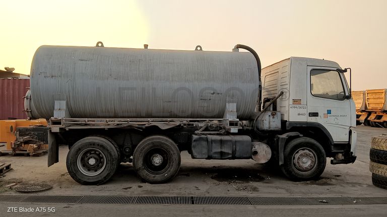 Auto-Tanques de Água 18 M3  VOLVO FM 12 6*4