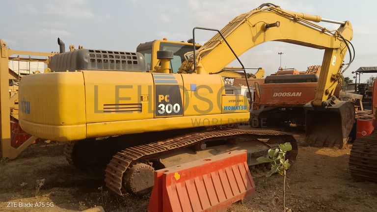 Escavadora de Rastos 30 T KOMATSU PC300-8