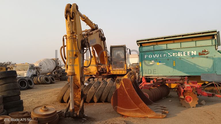 Escavadora de Rastos 30 T KOMATSU PC300-8