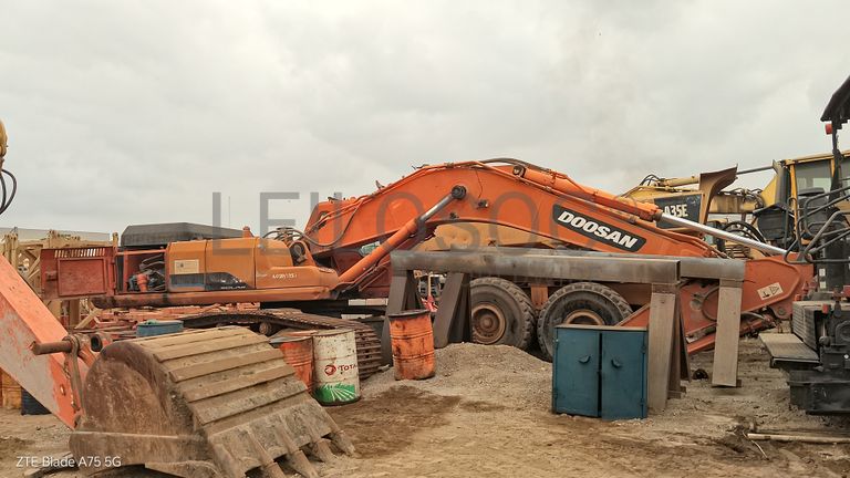 Escavadora de Rastos 45 T DOSAN S-420 LC-V