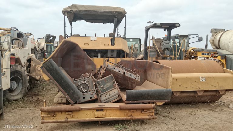 Espalhadoras-Acabadoras Asfalto 18 T DYNAPAC F 141 C (1)