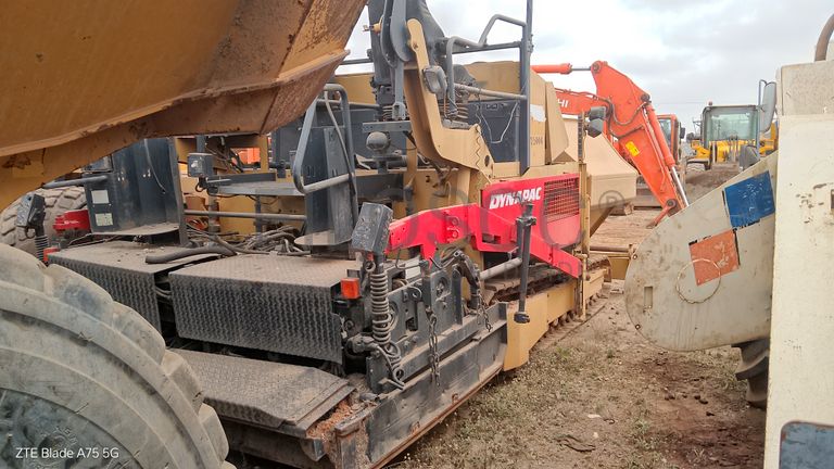 Espalhadoras-Acabadoras Asfalto 18 T DYNAPAC F 141 C (1)